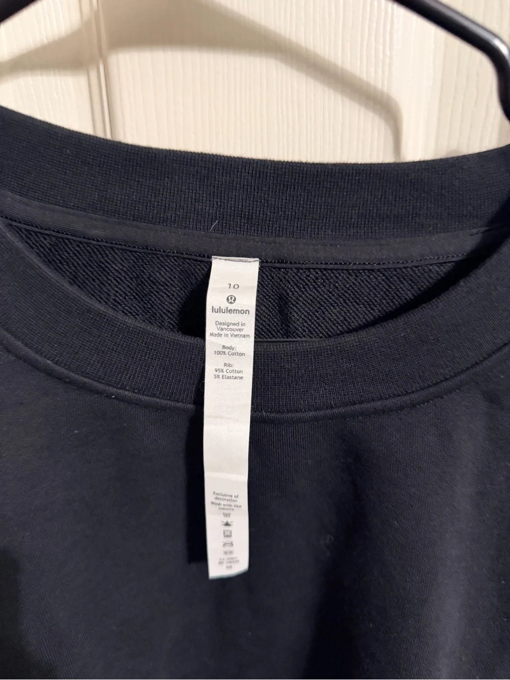 Lululemon Women’s Black Crewneck Sweatshirt